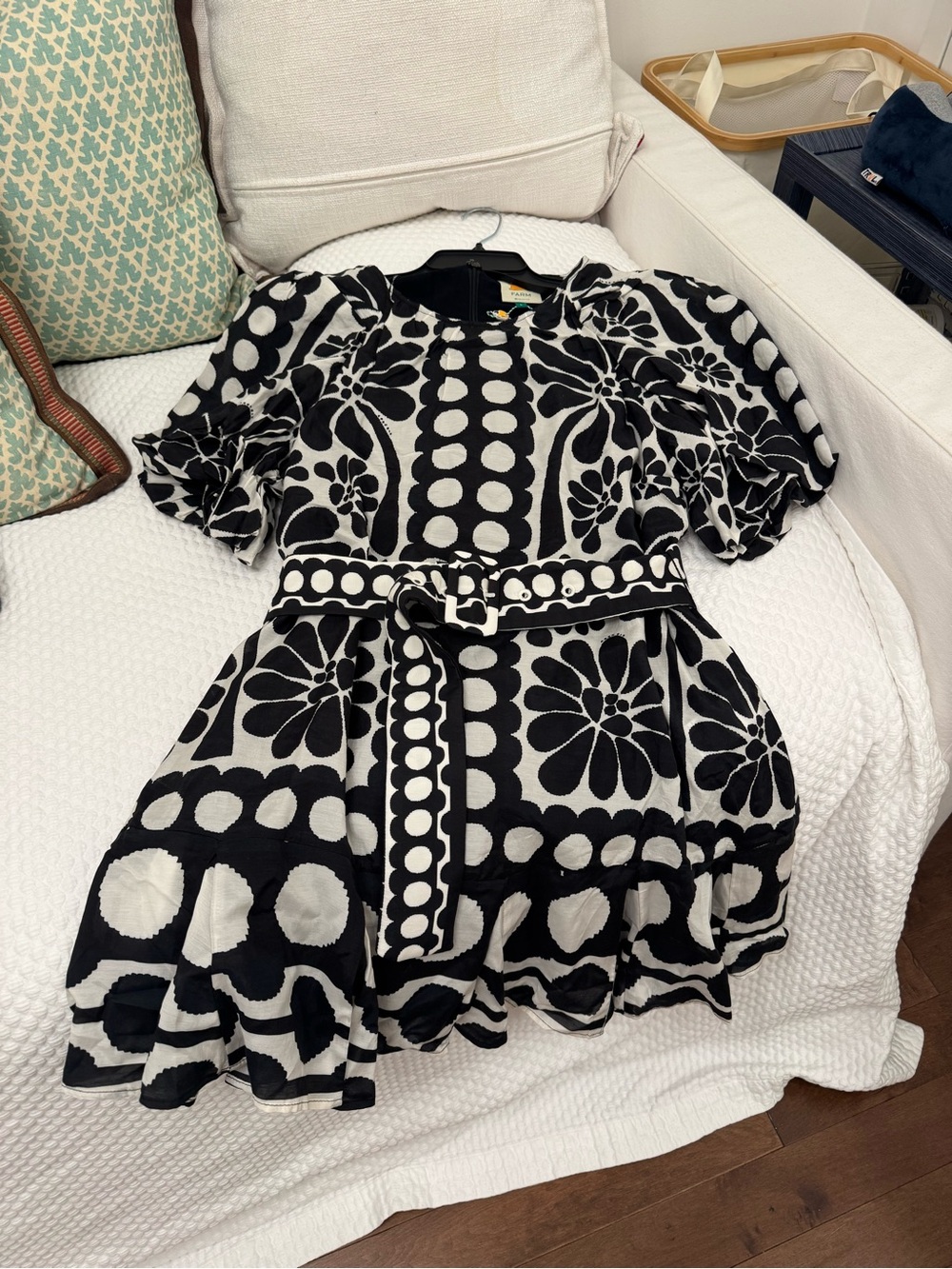 FARM Rio Black and White Graphic Floral Belted Casual Dress - Picture 3 of 4